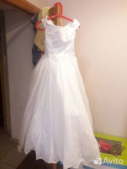 Свадебное платье 42-44 бу