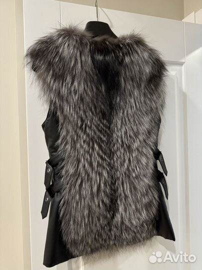 Меховая жилетка