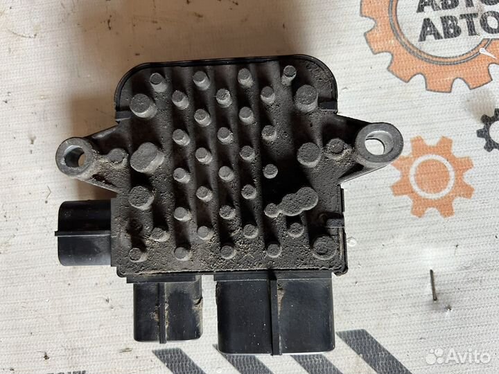 Блок управления вентилятором Mitsubishi Lancer IX