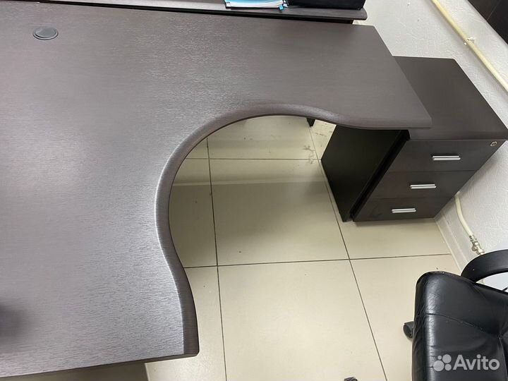 Письменный стол офисный