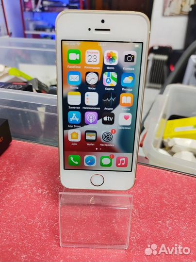 iPhone SE, 32 ГБ