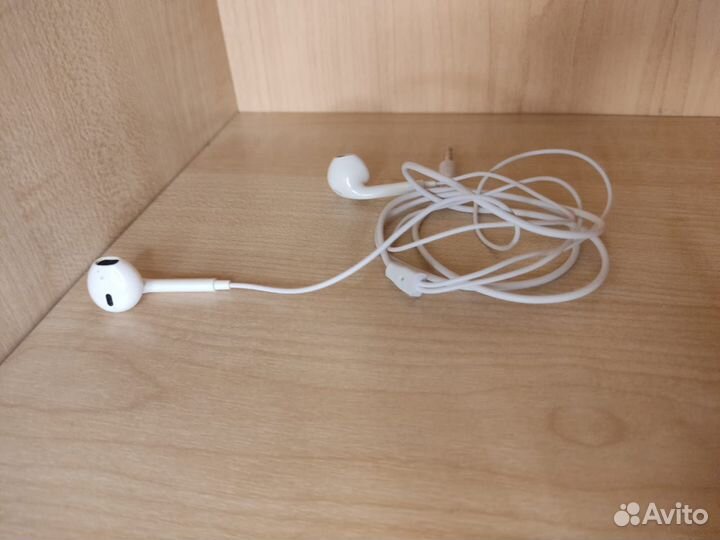 Проводные наушники