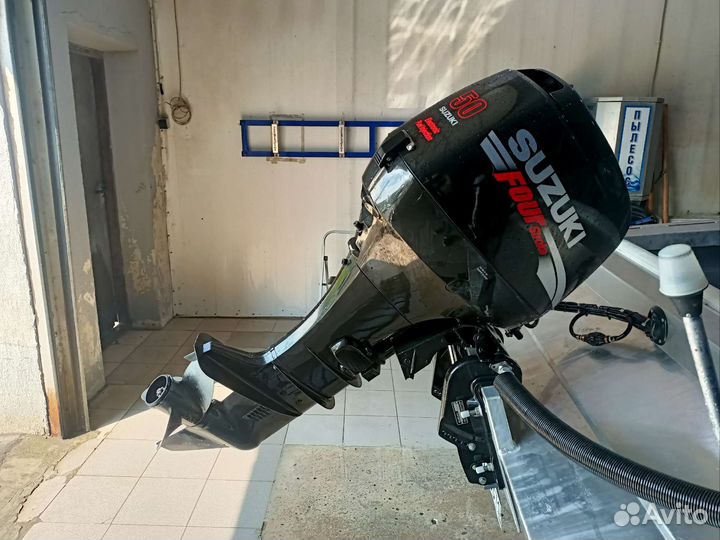 Моторная лодка