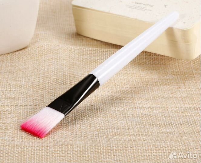 Кисть для нанесения масок