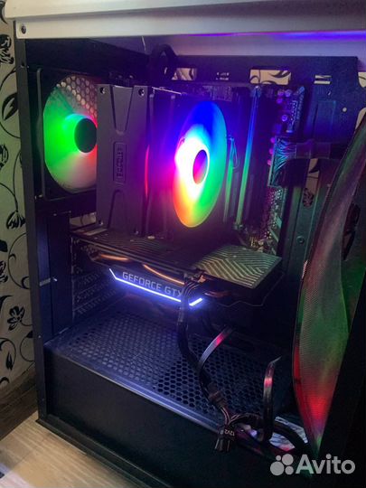 Игровой компьютер с монитором