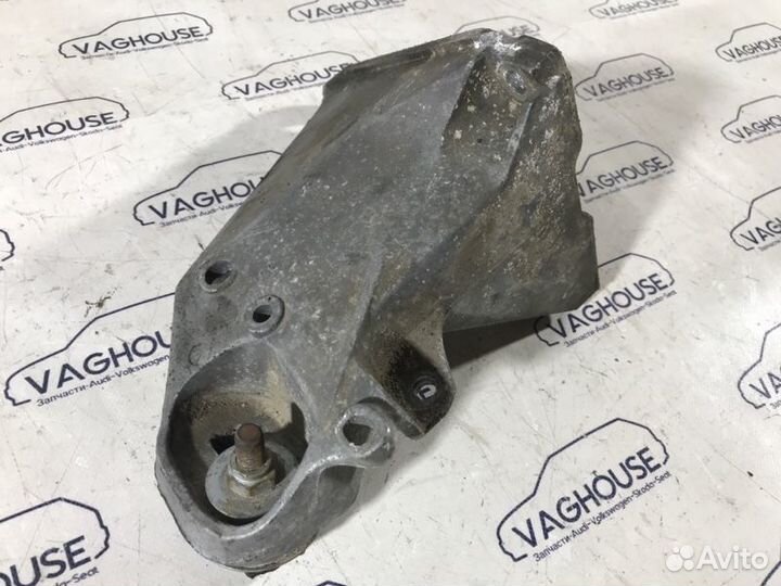 Кронштейн двигателя правый Audi 100 C4 2.3 AAR