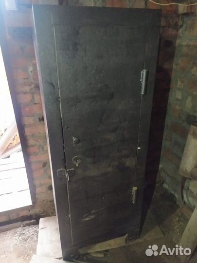 Металлический сейф