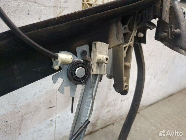 Стеклоподъемник электрический Audi A4 (B6), 2003