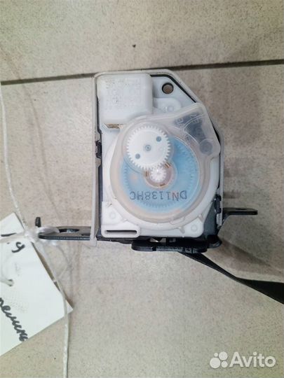 Ремень безопасности задний центральный Mitsubishi