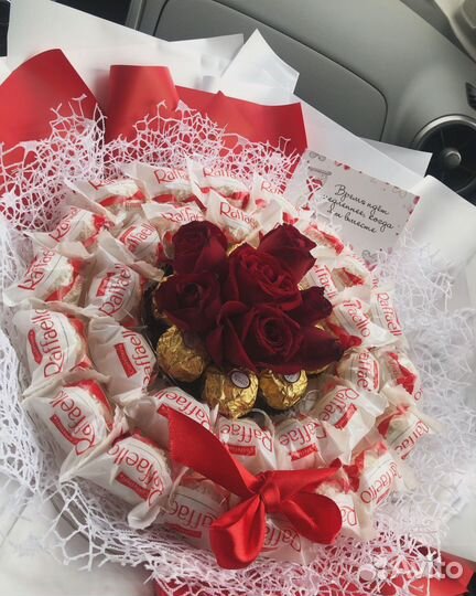 Сладкие букеты из конфет, торты, капкейки