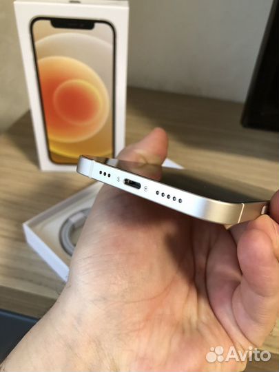 iPhone 12, 64 ГБ