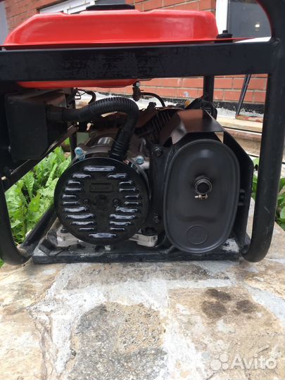 Продам бензиновый генератор G350P