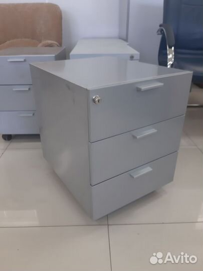 Тумба металлическая выкатная