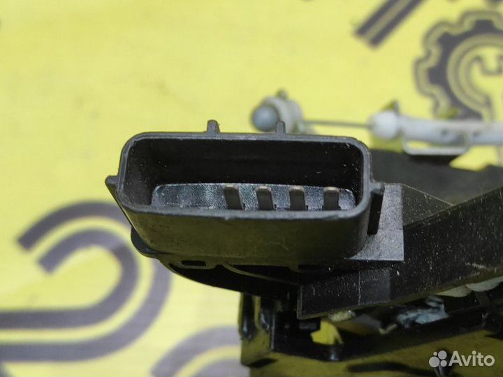 Замок двери передний правый Nissan Serena NC25