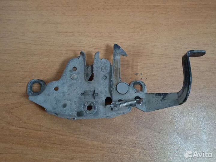 Замок капота Nissan Terrano 2 Ниссан Террано 2