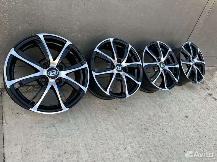 Продам комплект литых дисков R15