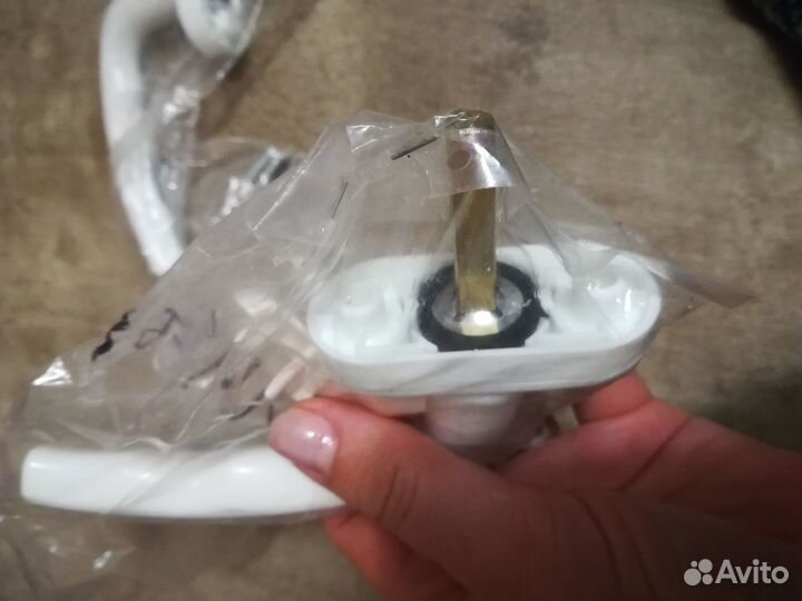 Ручка на пластиковое окно