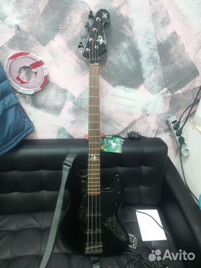 Бас гитара SX, Комбоусилитель Marshall