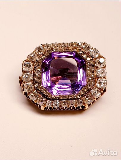 Антикварная золотая брошь с бриллиантами аметистом