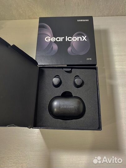 Беспроводные наушники Samsung Gear IconX (2018)