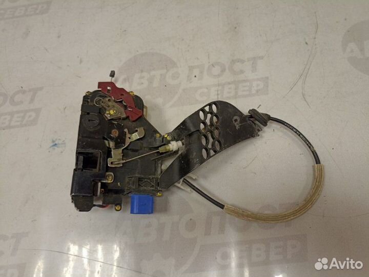 Замок двери задний левый Volkswagen Touareg 7L