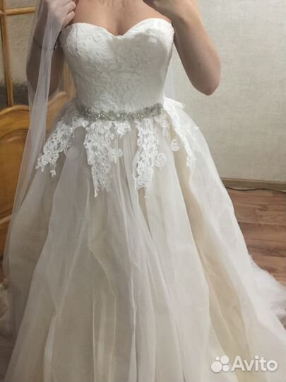 Свадебное платье бюстье со шлейфом