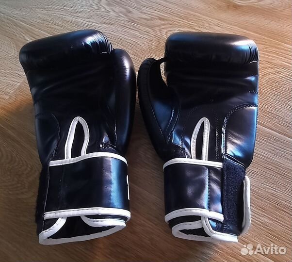 Боксерские перчатки 10 oz green hill