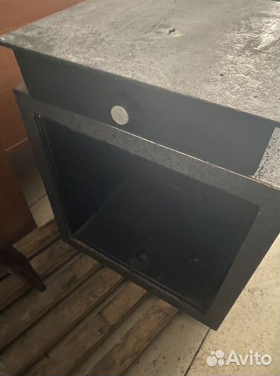 Сейф металлический