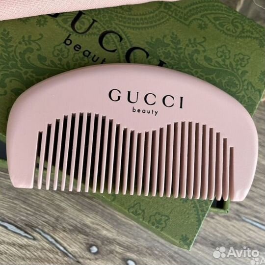 Расческа Gucci дефект