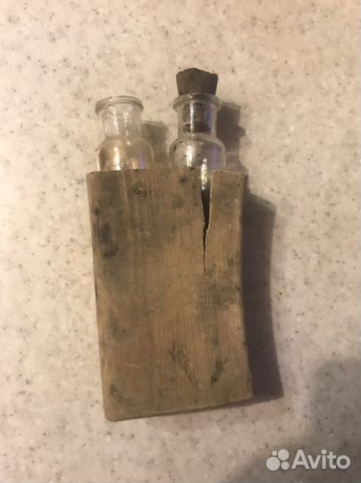 Бутыльки в деревянном чехле