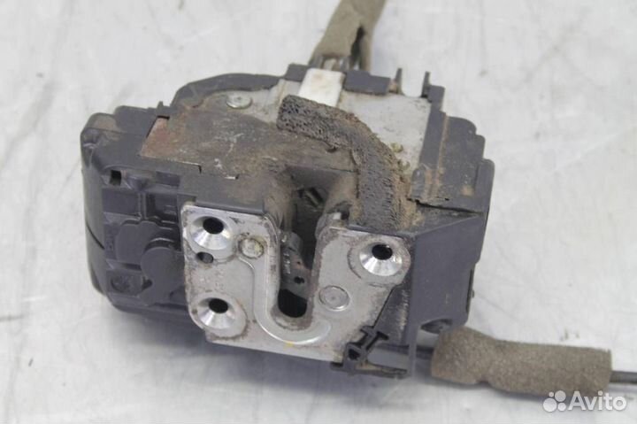 Замок двери передней правой Nissan Pathfinder R51