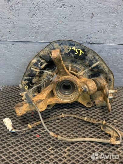 Кулак поворотный передний правый Lexus Rx 350