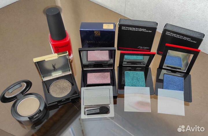 Косметика: тени, помады, карандаши