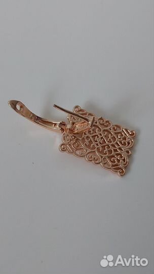 Золотые серьги с ажурными подвесками позолота