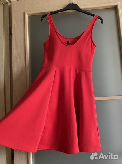 Платье красное