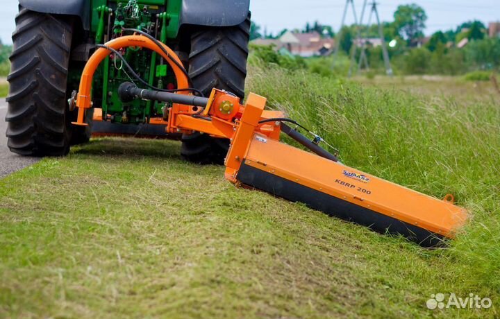 Покос травы трактором