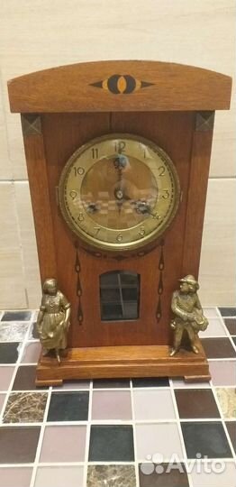 Настольные старинные часы с боем