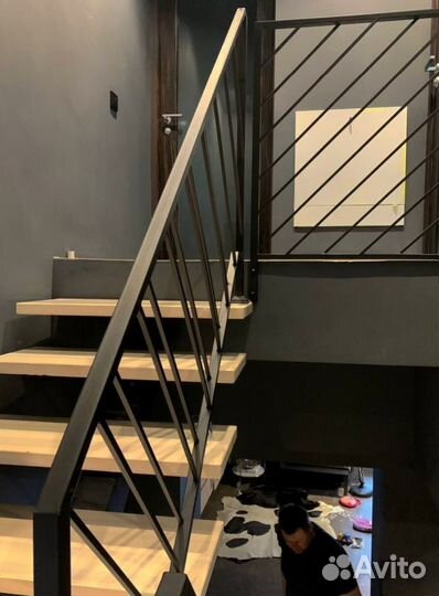 Лестница на металлокаркасе открытого типа