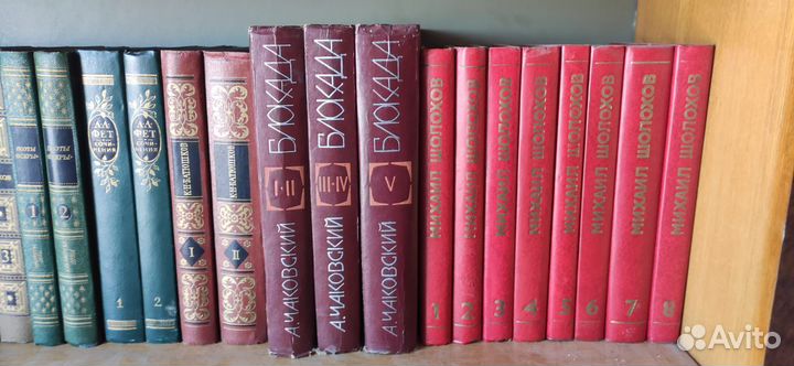 Книги огромное количество, разные