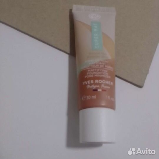 Матирующий тональный крем Ив Роше