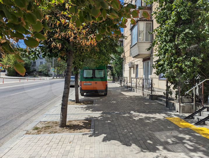 Сдам, 1 линия Гоголя, первый этаж, помещение 77 м2