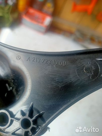 Кронштейн передний правый Mercedes-Benz E-Class