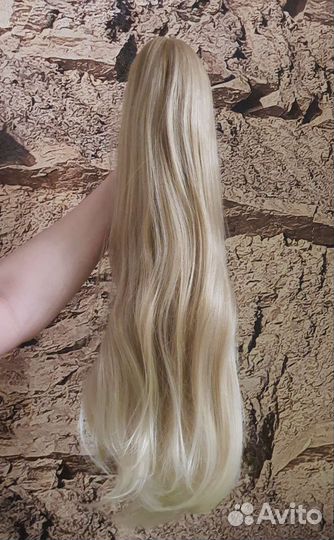 Шиньон из волос на заколке 