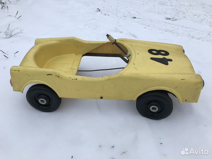 Детский старинный автомобиль