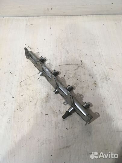 Топливная рампа volkswagen Passat B6 06F133317G