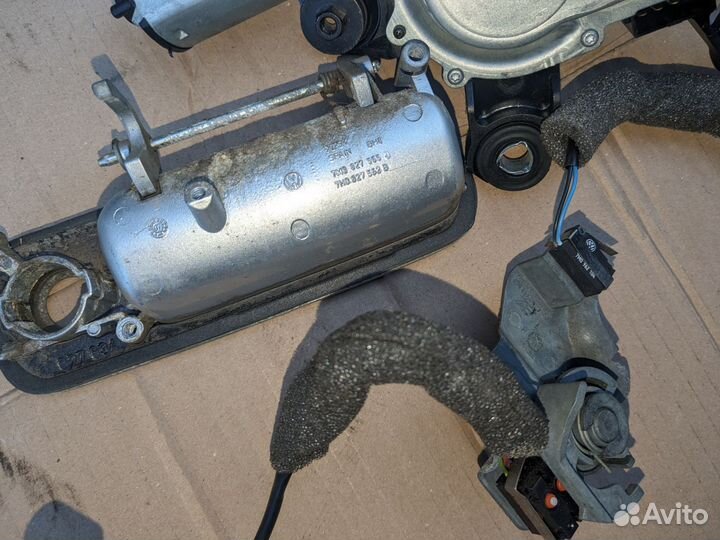 Задняя ручка крышки багажника Volkswagen sharan