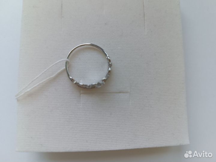 Кольцо 585 1,74 гр,бел.зол.18 р,фианит,нов(599)