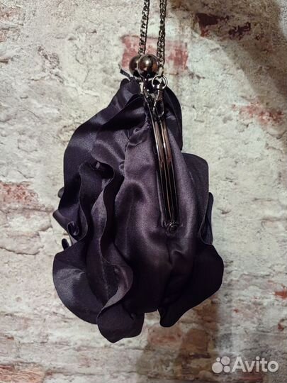 Ридикюль на фермуаре Volum черный атласный