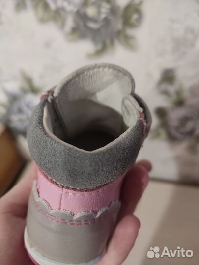 Ботинки на девочку 21 размер новые
