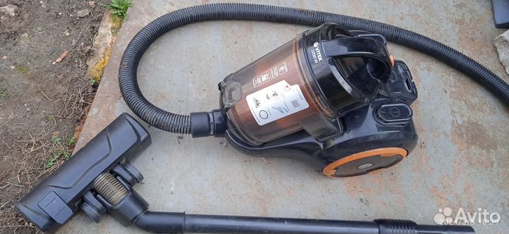 Пылесос Vitek -2200w,колба,комплект,отл.раб.сост